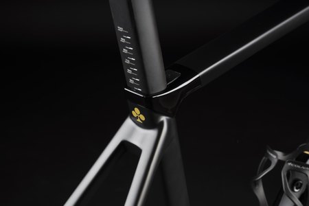 COLNAGO C68 - FONDO NERO-151 titanio.jpg